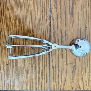 Stainless Steel Ice Cream‎ Scoop Kitchen Gadget Ergonomic Handle